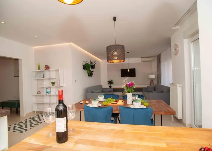 Into The Blue Kostrena