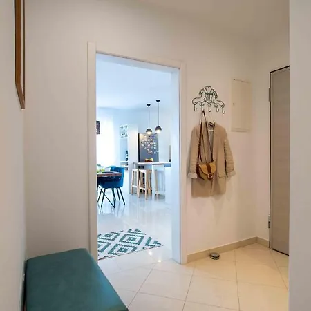 Apartman Into The Blue *