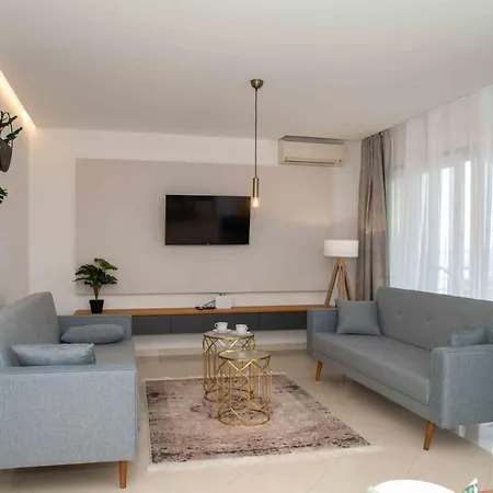 Into The Blue דירה קוסטרנה