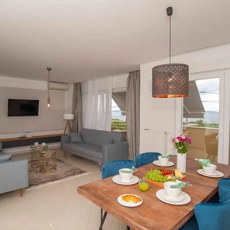 Into The Blue דירה